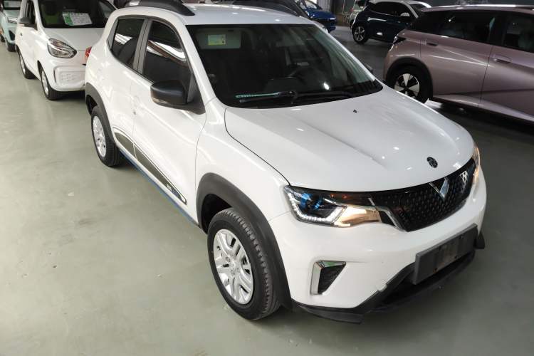 Used Venucia e30 2020 Elite Version Front Right 45 Deg