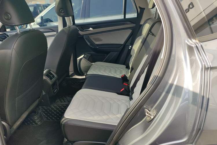 Used Volkswagen Tayron 2023 300TSI Two-Wheel-Drive Luxury Plus Advanced Edition Left Rear Seat