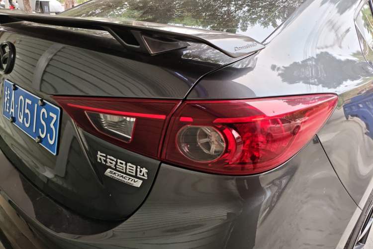 Used Mazda 3 Axela 2017 Sedan 1.5L Automatic Comfort Model Emission Standard China V Right Rear Taillight