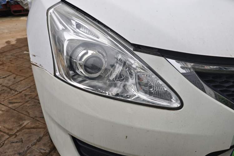 Used Nissan Tiida 2011 1.6L CVT Comfort Model Right Front Headlight