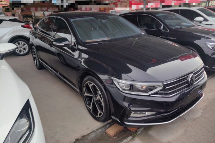 Used Volkswagen Magotan 2023 2 Million Units Limited Edition 330TSI DSG Leading Version Front Right 45 Deg