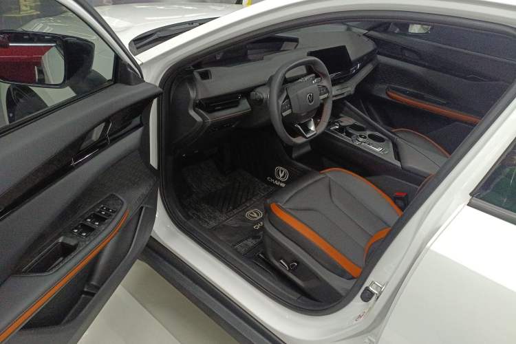 Used Changan UNI-V 2024 1.5T High-Energy Version