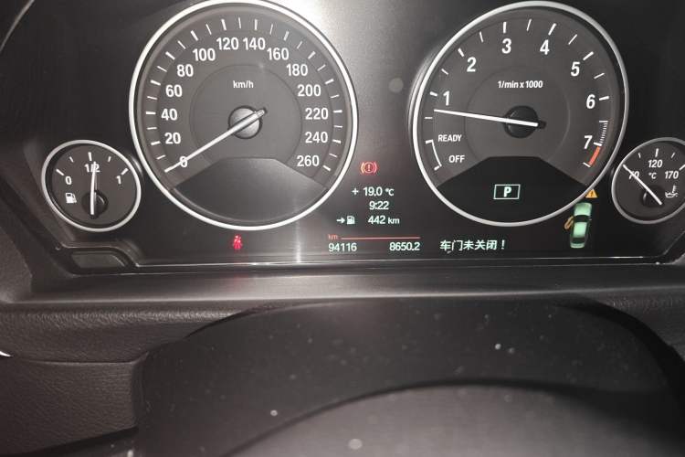 Used BMW 3 Series 2014 320Li Luxury Design Package
