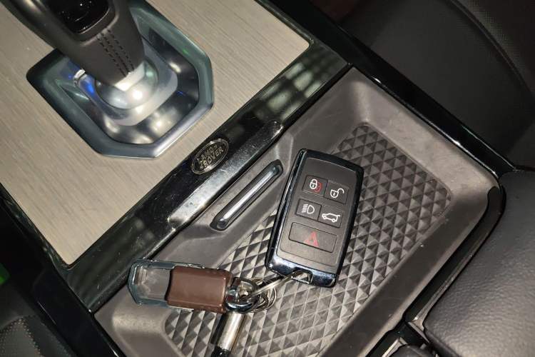 Used Land Rover Range Rover Evoque 2021 Range Rover Velar 249 PS R-Dynamic HSE Luxury Edition