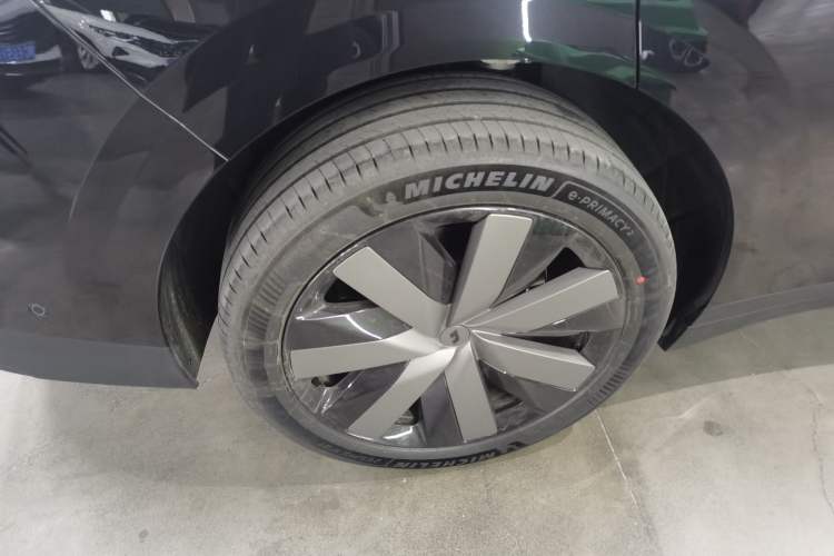 Used Li Auto Li Auto i6 2025 Model Four-Wheel-Drive Standard Type
