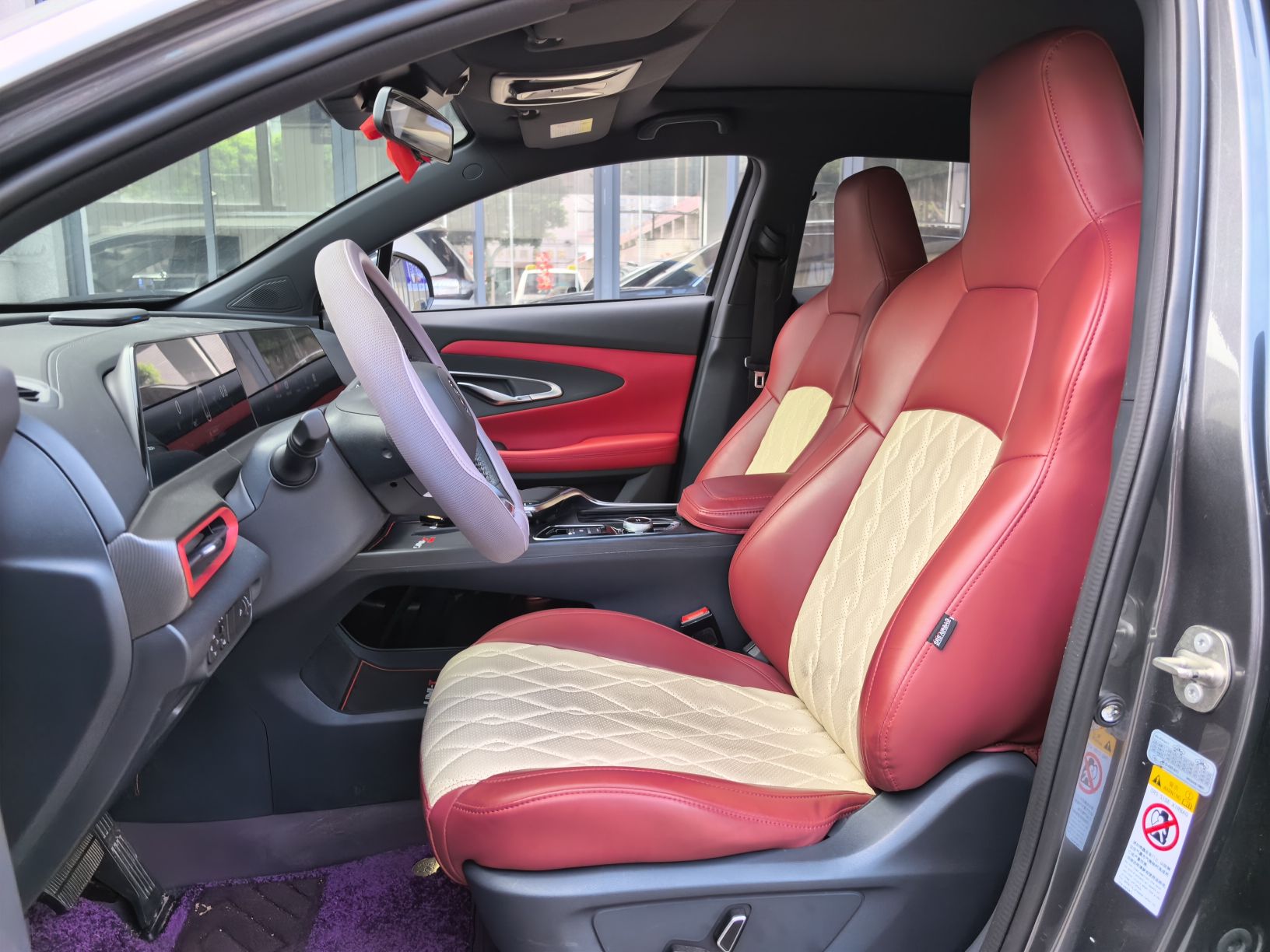 Переднее сиденье в автомобиле