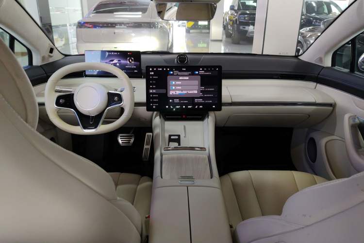 Used Hima Luxeed S7 2024 Ultra Four-Wheel Drive Flagship Edition Center Console