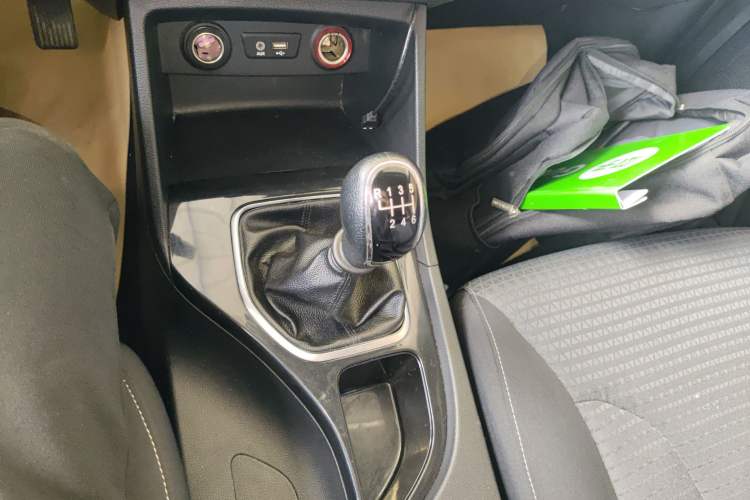 Used Baojun 730 2019 1.5T Manual Fashion Model 7-seater National V Gear Lever