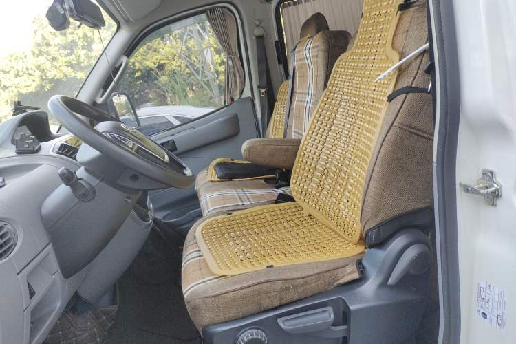 Used SAIC MAXUS Xintu V80 2021 2.0T Manual Classic Aoyuntong Short Wheelbase Mid-Roof 5/6-Seater Left Front Seat