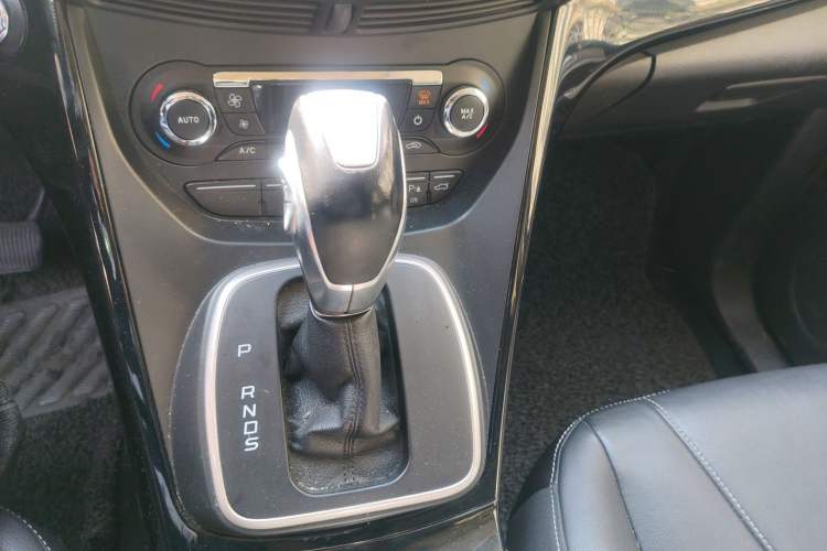 Used Ford Kuga 2013 2.0L GTDi Four-Wheel-Drive Sport Model Gear Lever