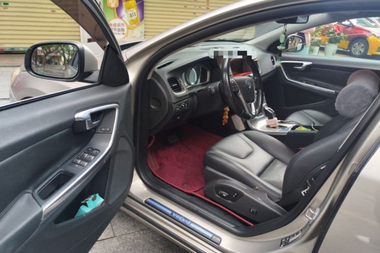 Used Volvo S60 2015 S60L 2.0T Zhiyuan Edition
