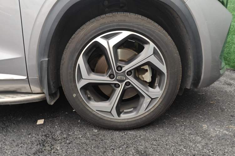 Used Geely Auto Monjaro L 2021 2.0TD DCT EVO Two-Wheel Drive Prestige Version Right Front Wheel Hub