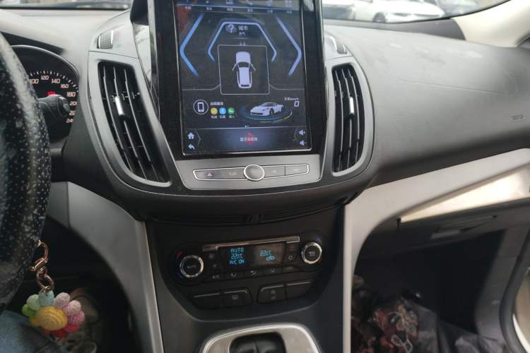 Used Ford Kuga 2015 1.5L GTDi Two-Wheel Drive Fashion Edition Audio And AC Panel