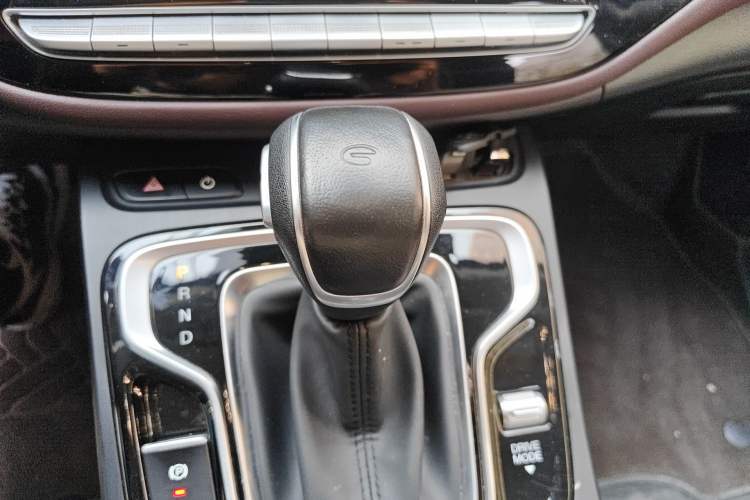 Used GAC Trumpchi M6 2021 270T DCT Prestige Edition (7-seater) Gear Lever