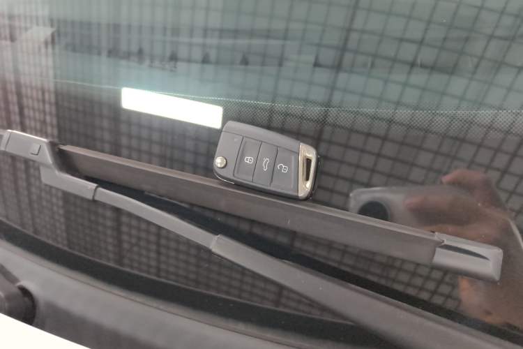 Used Volkswagen Tiguan L 2020 330TSI Automatic Two-Wheel Drive Smart Luxury Edition China VI Standard Interior 1