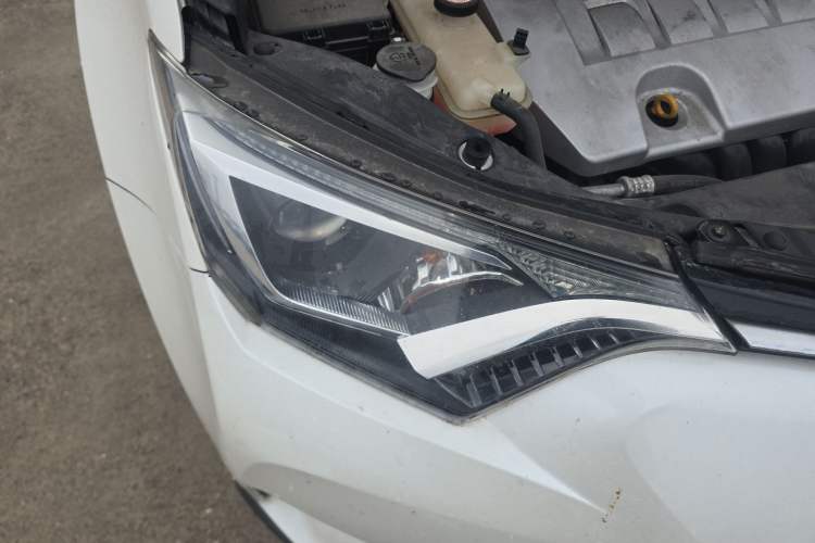 Used Toyota RAV4 2016 2.0L CVT Two-Wheel Drive Fashion Edition China V Standard Right Front Headlight