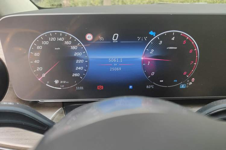 Used Mercedes-Benz V-Class 2024 V 300 Pilot Edition
