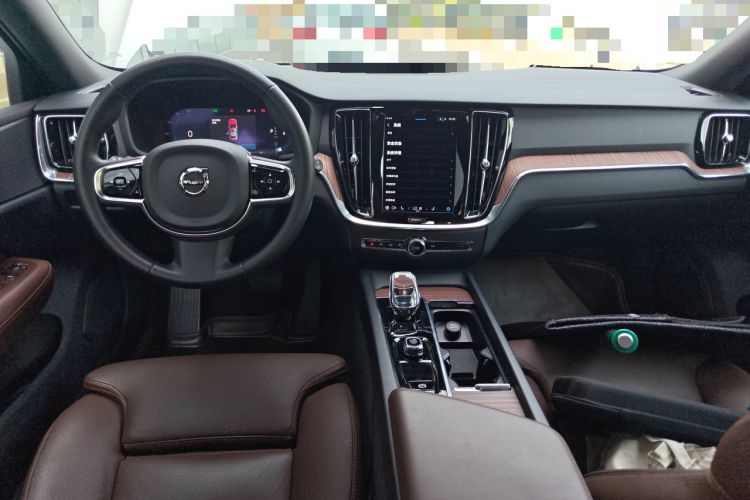 Used Volvo V60 2024 B5 Zhiyuan Luxury Edition
