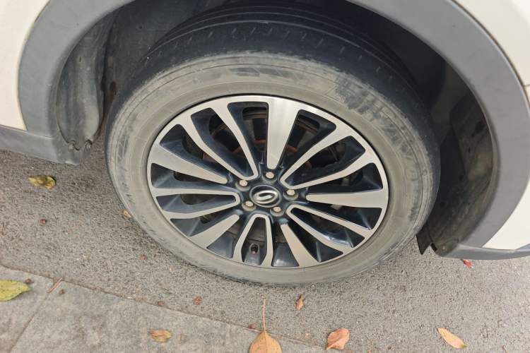 Used GAC Trumpchi GS5 Super 2016 1.8T Automatic All-Wheel-Drive Anniversary Edition Right Front Wheel Hub