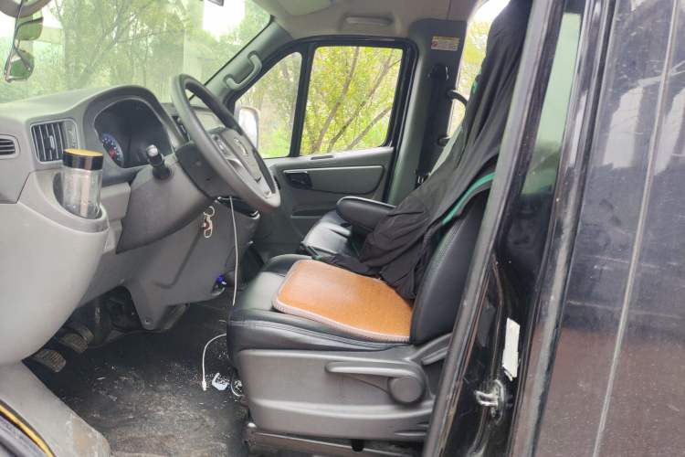 Used Foton Toano 2021 2.0T Manual Tongtu Extended-Wheelbase Mid-Roof 9-Seater 4F20TC3