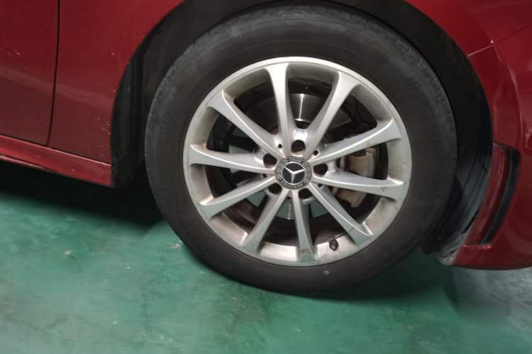 Used Mercedes-Benz A-Class 2019 A 200 L Sport Sedan Right Front Wheel Hub