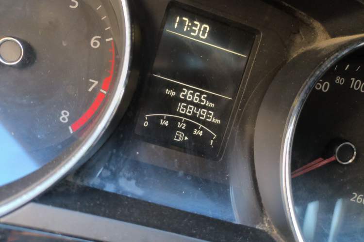 Used Volkswagen Sagitar 2015 1.6L Automatic Comfort Model Odometer Close Up