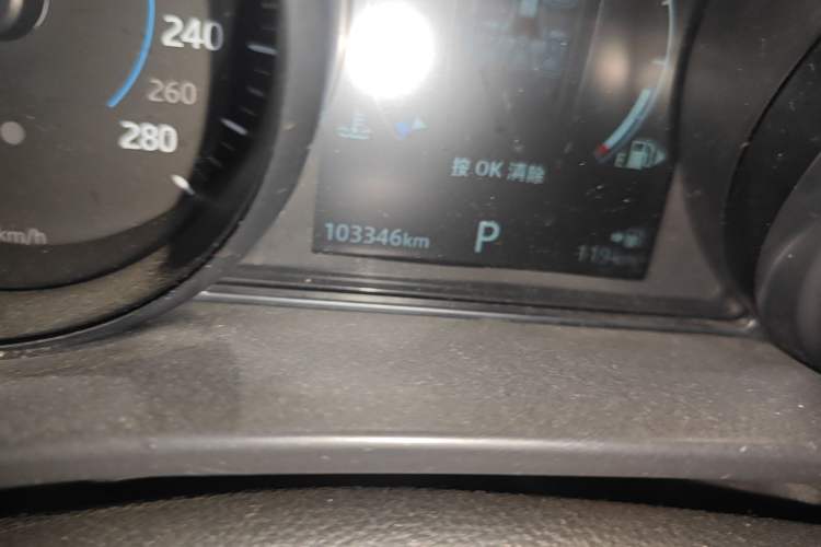 Used Jaguar F-PACE 2018 2.0T Four-Wheel Drive Urban Luxury Edition Odometer Close Up