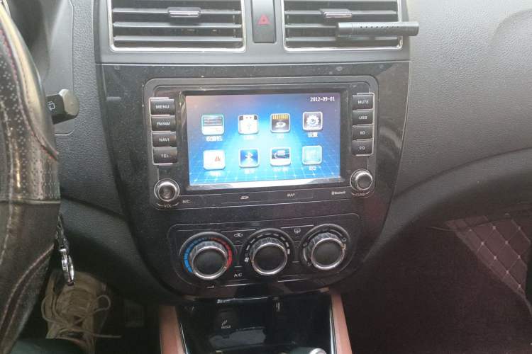 Used FORTHING Joyear X5 2013 1.6L Manual Luxury Model China IV Standard Audio And AC Panel