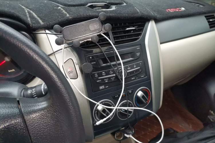 Used Venucia R50 2015 1.6L Manual Fashion Edition
