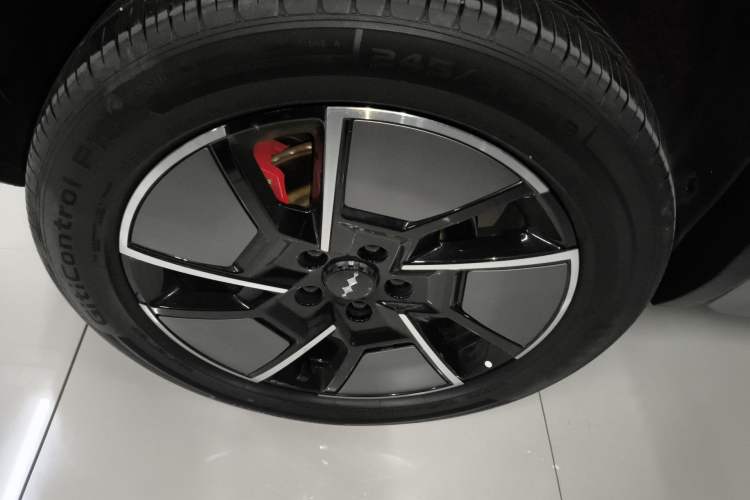 Used Formula Leopard Titanium 3 2025 501KM All-Wheel Drive Intelligent Driving Ultra Version Right Rear Wheel Hub