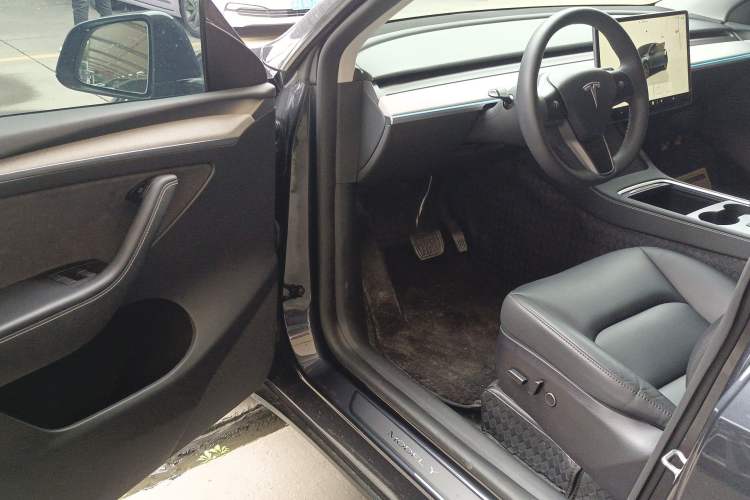 Used Tesla Model Y 2024 Rear-Wheel-Drive Version
