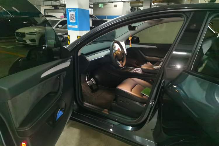 Used Tesla Model Y 2024 Long-Range All-Wheel-Drive Version
