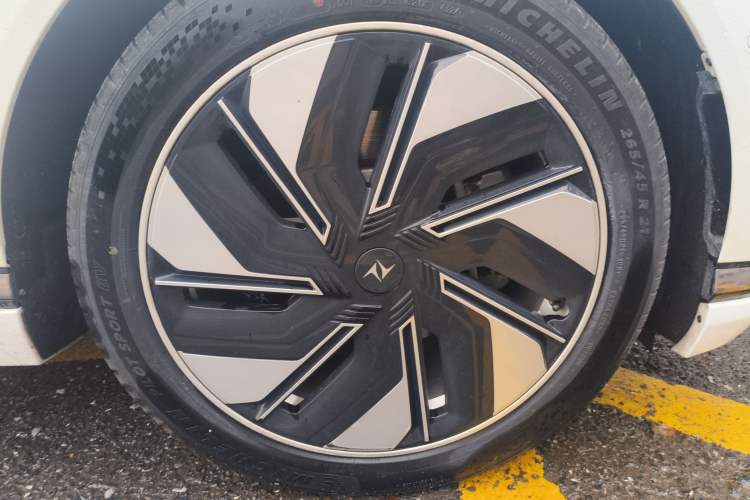 Used Dongfeng eπ eπ008 2025 210 Ultra LikeYi Edition 5-Seater Right Front Wheel Hub