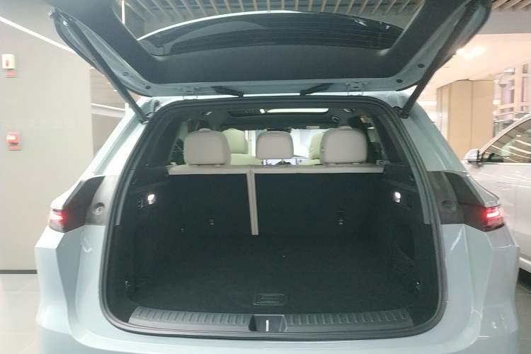 Used Li Auto L6 2025 Pro Smart Refresh Edition Trunk