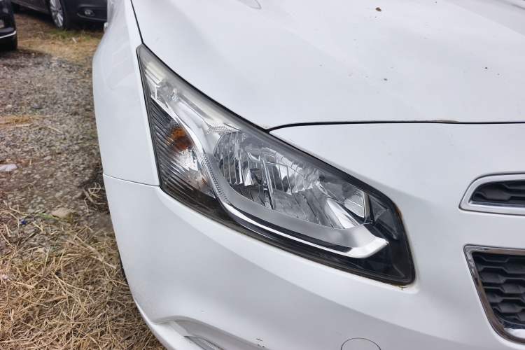 Used Chevrolet Cruze 2015 1.5L Classic SE MT Right Front Headlight