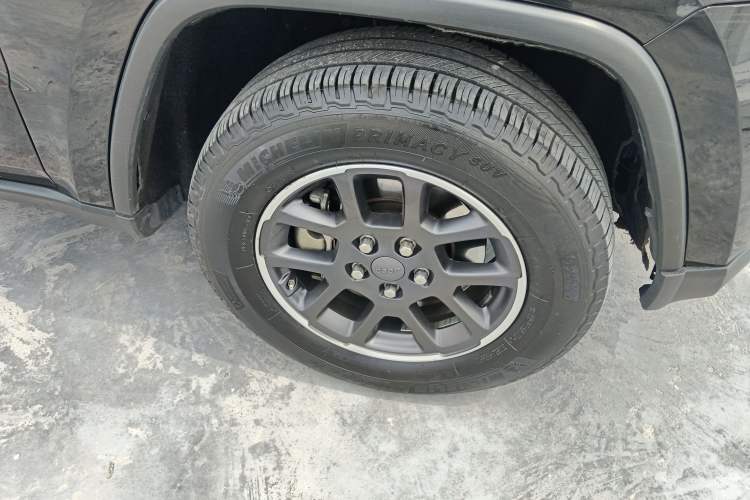 Used Jeep Grand Cherokee 2014 3.6L Elite Navigation Edition Right Front Wheel Hub