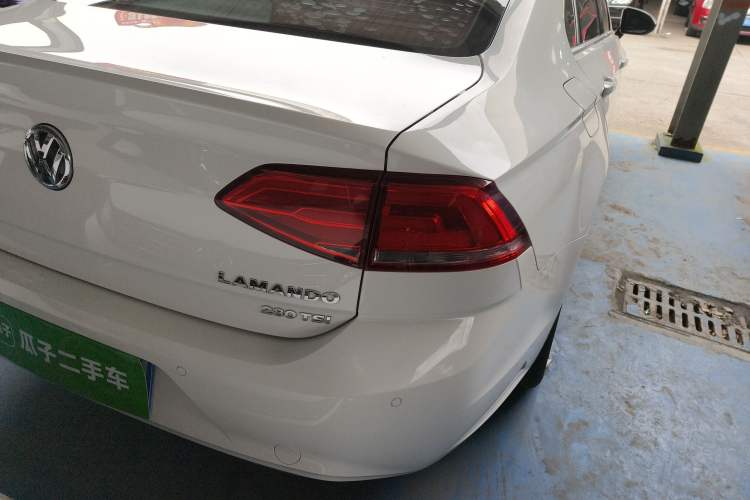 Used Volkswagen Lamando 2017 280TSI DSG Luxury Edition
