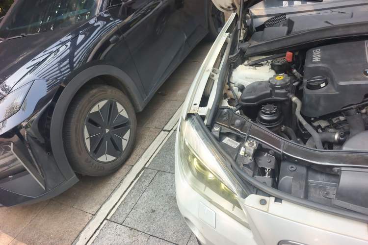 Used BMW X1 2012 xDrive20i Right Front Headlight