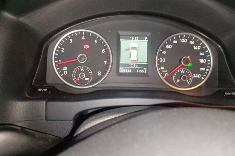 Used Volkswagen Tiguan 2013 1.8 TSI Automatic All-Wheel Drive Luxury Model Odometer Close Up