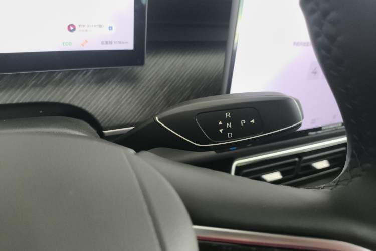 Used Chery Fengyun T9 2025 120 Long-Range Luxury Version 7 Seats Lithium Iron Phosphate Gear Lever