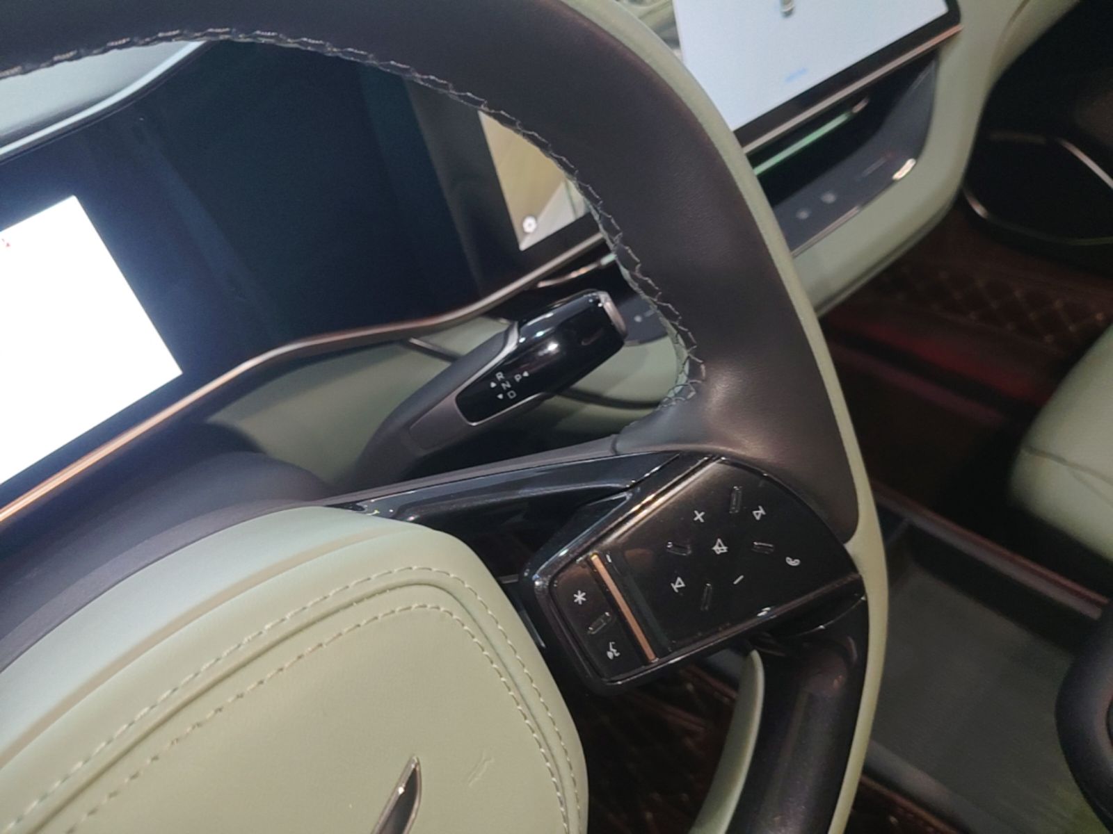 Hongqi EH7 2024 600 Pro Glory Edition — снимка 16