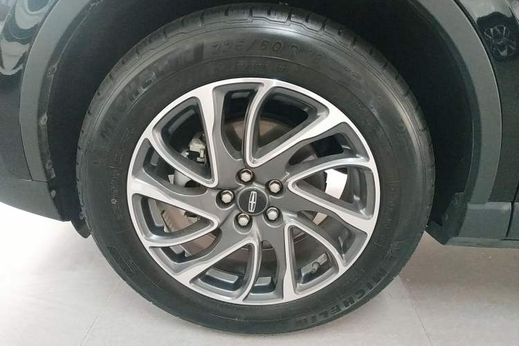 Used Lincoln Corsair 2022 Revised Version 2.0T Two-Wheel Drive Premium Edition Left Front Wheel Hub