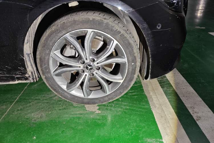 Used Mercedes-Benz E-Class 2023 E 300 L Sporty and Stylish Model Right Front Wheel Hub