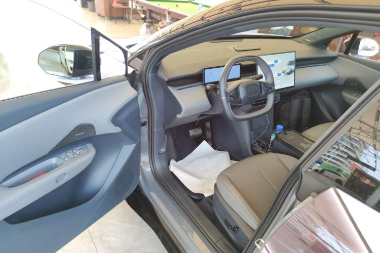 Used Lynk & Co Z20 2025 530 km Range Rear-Wheel Drive Pro