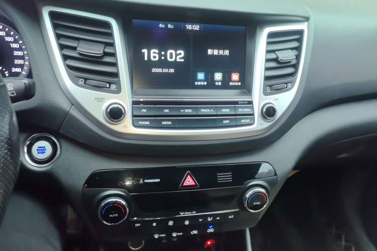 Used Hyundai Tucson 2015 1.6T Dual-Clutch Two-Wheel-Drive Smart Model Audio And AC Panel