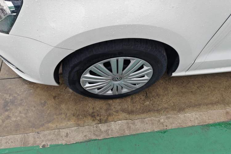 Used Volkswagen Polo 2016 1.6L Automatic Comfort Model
