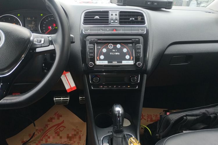 Used Volkswagen Polo 2014 1.6L Automatic Luxury Edition Audio And AC Panel