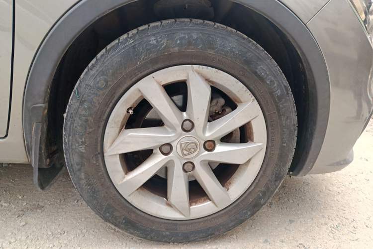 Used Baojun 310W 2017 1.5L Manual Fashion Model China V Right Front Wheel Hub