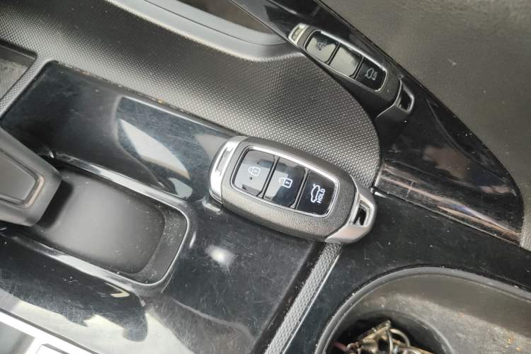 Used Hyundai Elantra 2023 1.5L CVT TOP Flagship Edition Interior 1