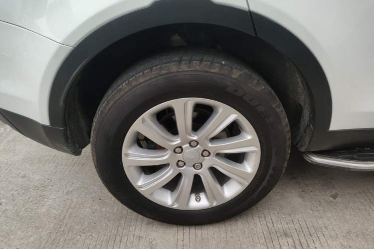 Used Land Rover Discovery Sport 2017 2.0T SE Exterior 5